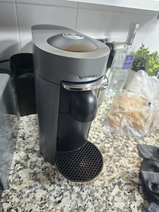 Máquina de café Vertuo Plus Nespresso