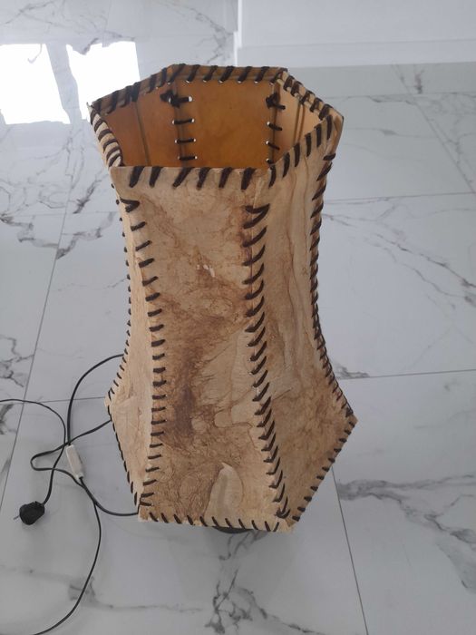 Stara lampa stojąca