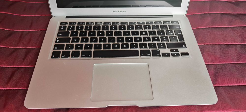 MacBook Air 13” | 128 GB SSD Rápido | Portátil Leve e Fiável