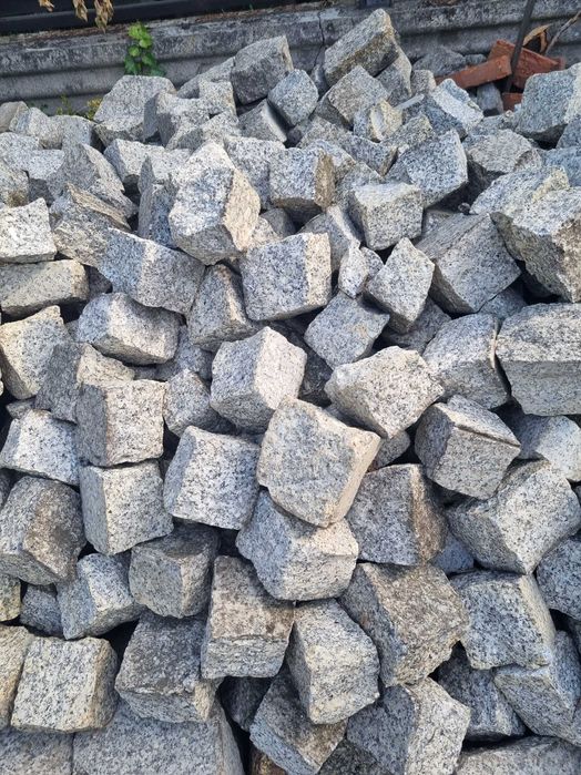 Kostka granitowa łupana na sztuki