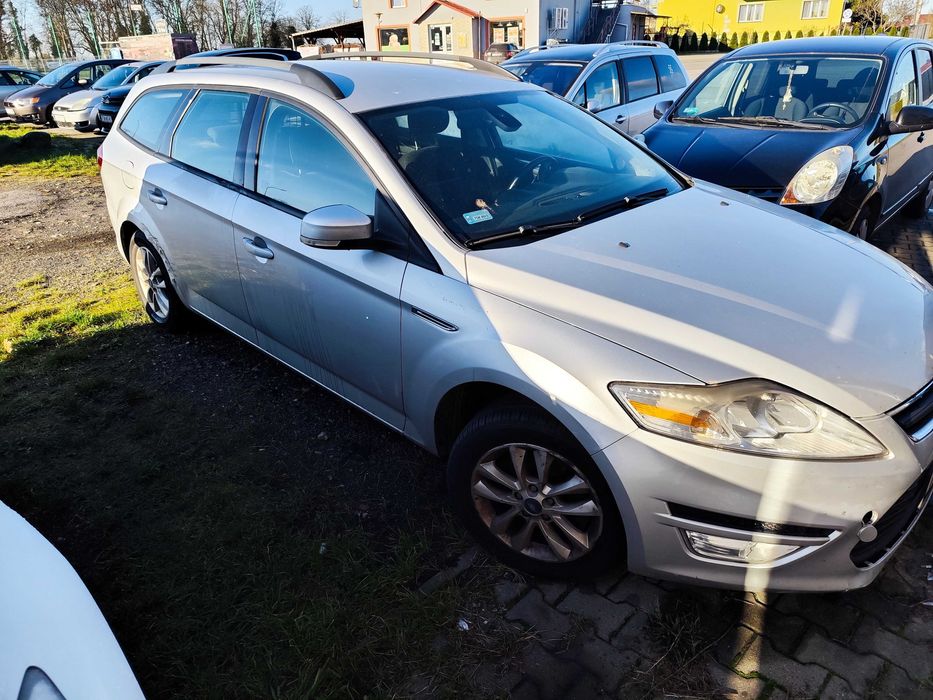 Ford Mondeo 2010 r. uszkodzony
