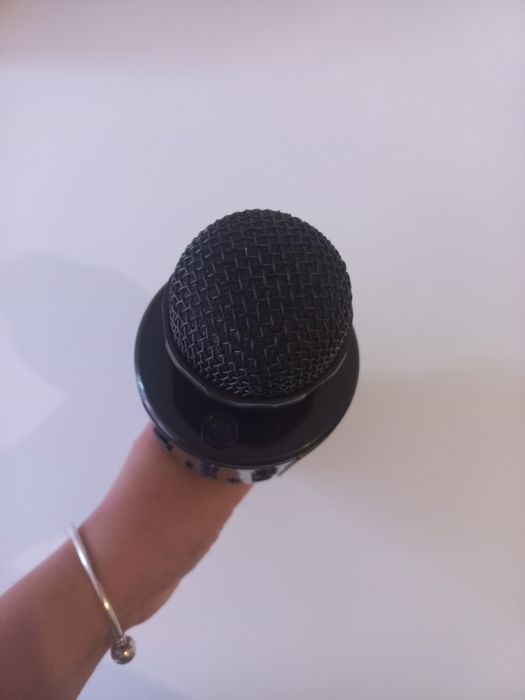 Micro karaoke preto com bluetooth