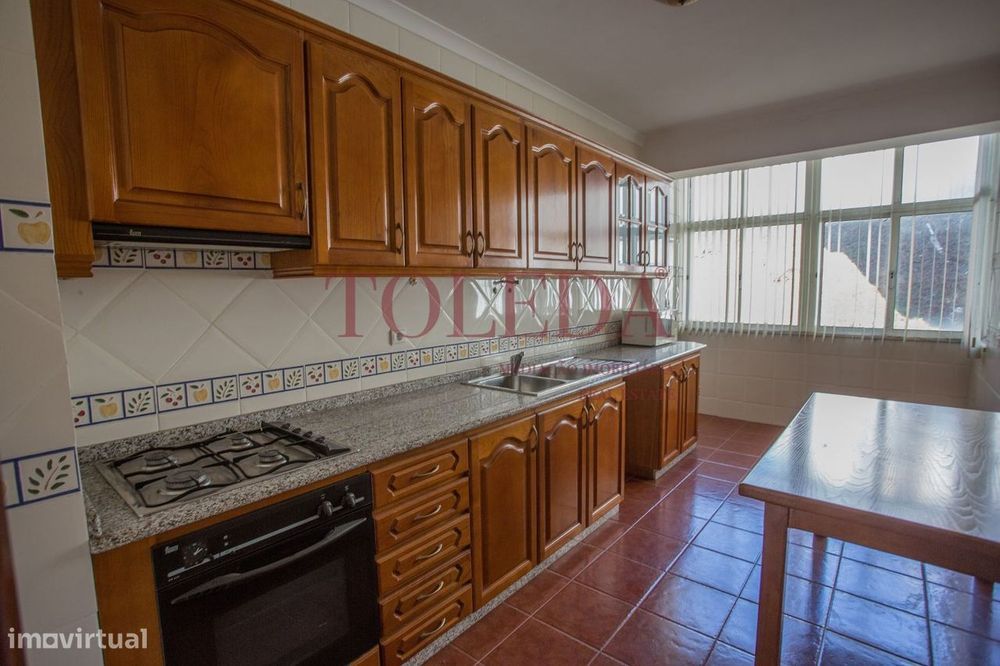 T3 com Lareira, Varanda, Boas áreas