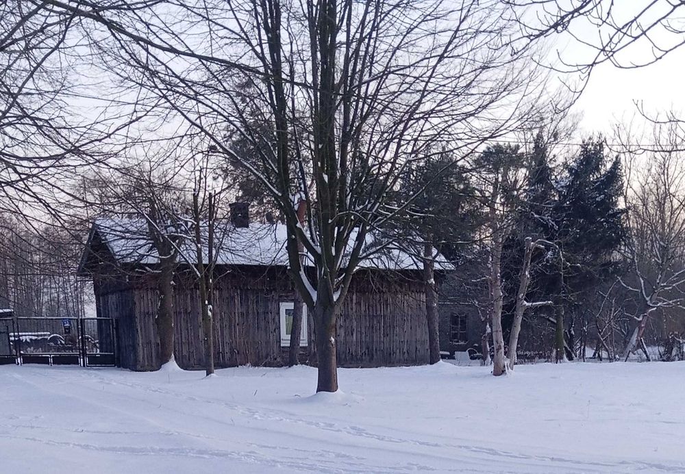 BEZPOŚREDNIO Sprzedam Dom 60m^2 z Działką  budowlaną 1875m^2