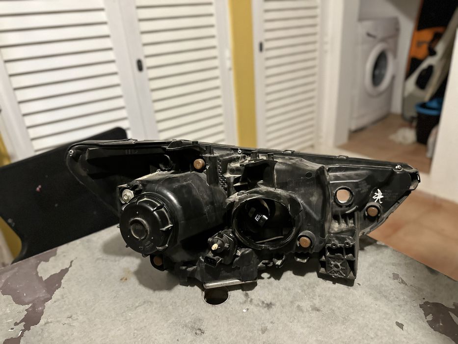 Farol lado esquerdo Mitsubishi ASX