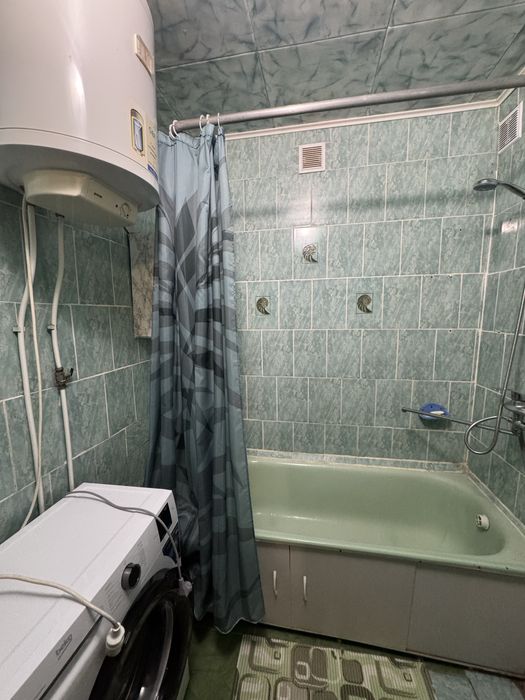 Здається 2 кімнатна квартира на Богуніі  можна на короткий термін