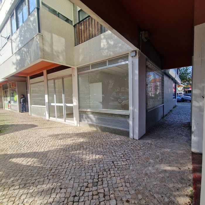 Alugo para loja/ escritório  2 pisos (lisboa)