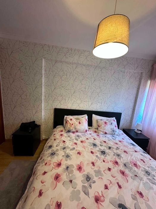 Cama casal de cor Preta