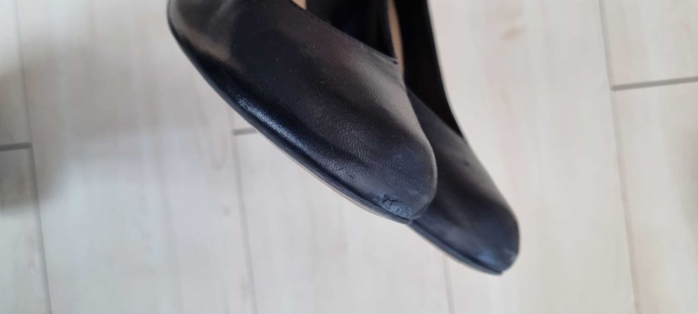Czarne eleganckie buty na obcasie
