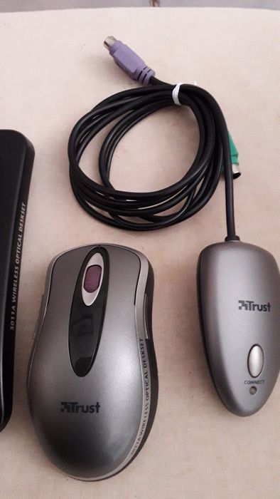 Wireless PS/2 Keyboard and Mouse64730219883010121