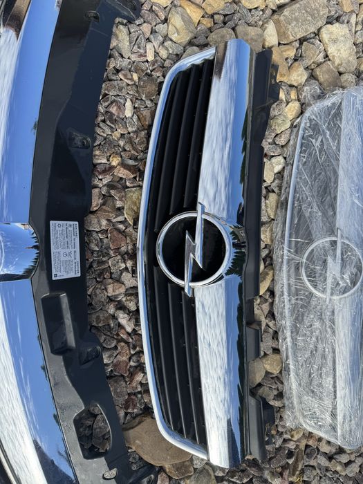 Решітка радіатора Opel (Astra H) (Zafira B) рестайл
