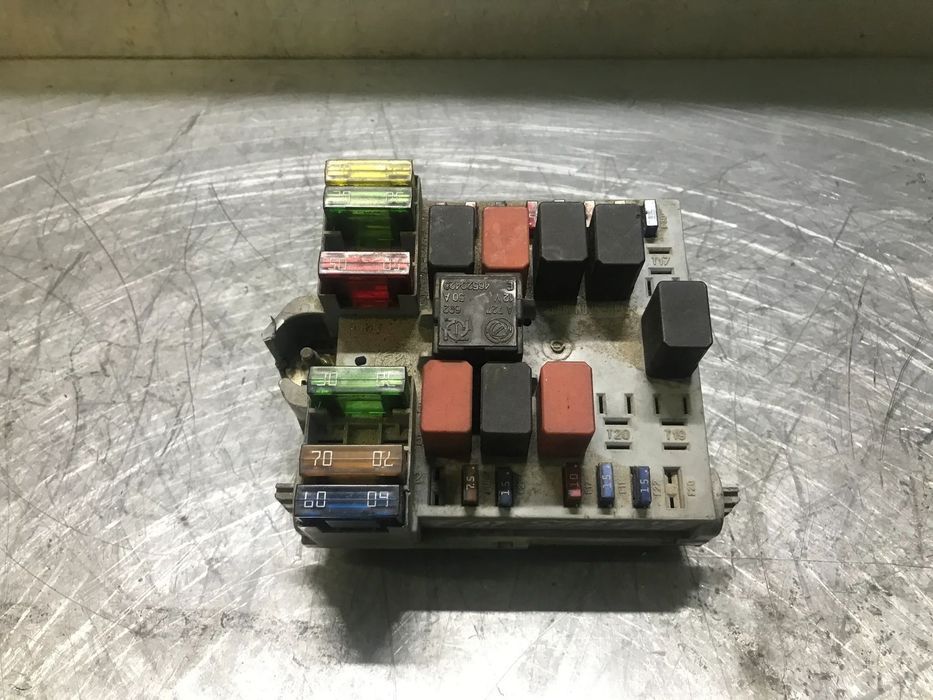 CAIXA DE FUSIVEIS FIAT STILO 46846105