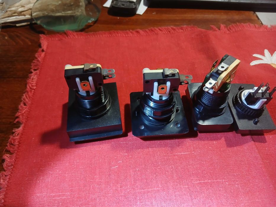 Кнопки и комплектующие игрового автомата