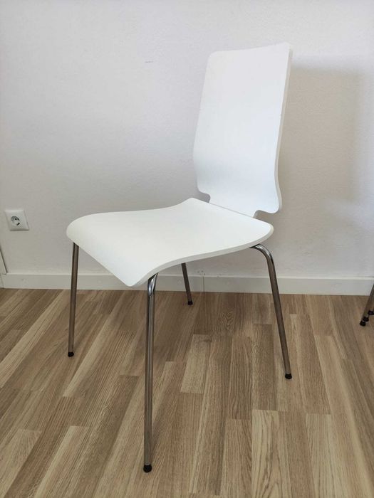 Cadeiras brancas IKEA