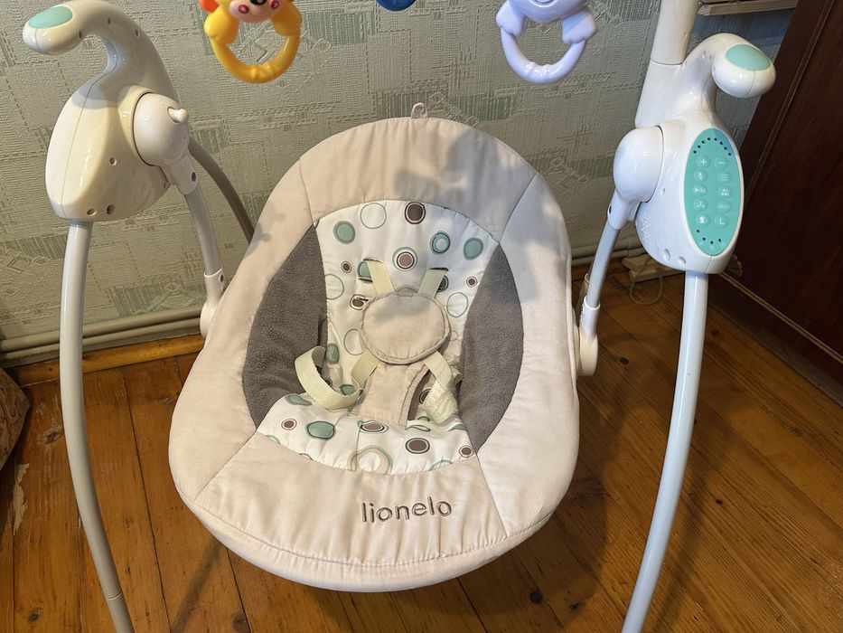 Гойдалка/ заколисуючий центр Lionelo Robin