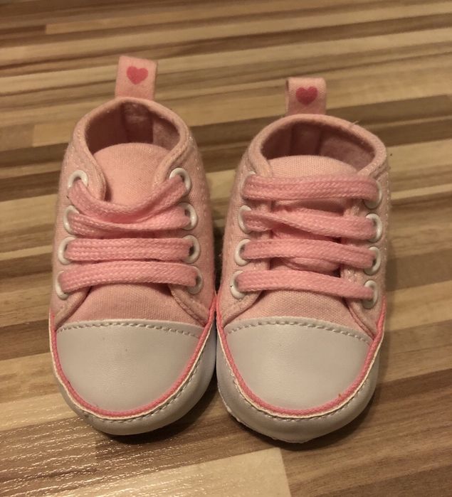Buciki trampki r. 16 newborn 0-3 różowe Nowe 9,5 cm