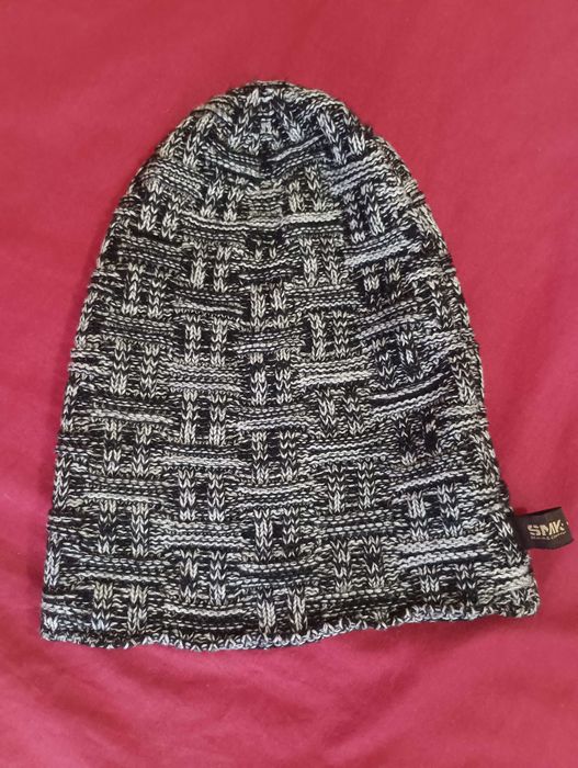 Gorro preto e branco SMK