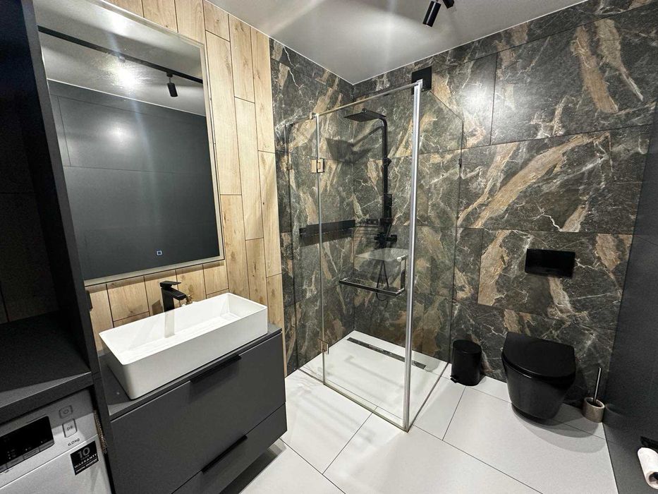 Продається сучасний котедж в м. Тячів