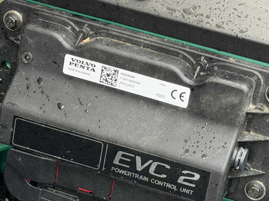 Três motores c/ coluna - Volvo Penta D6 340 DPI + Extras