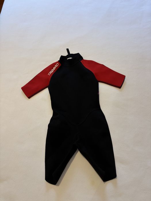 Fato de surf de criança. 6 anos