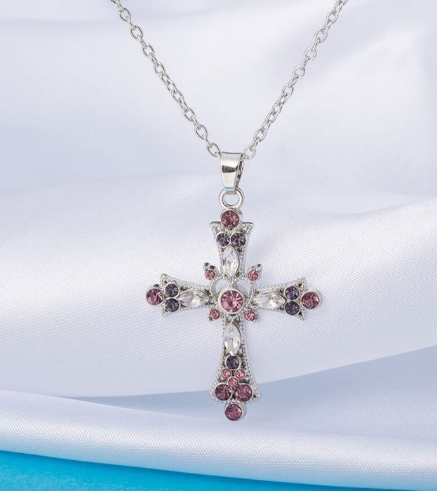 Ланцюжок з хрестом та камінням