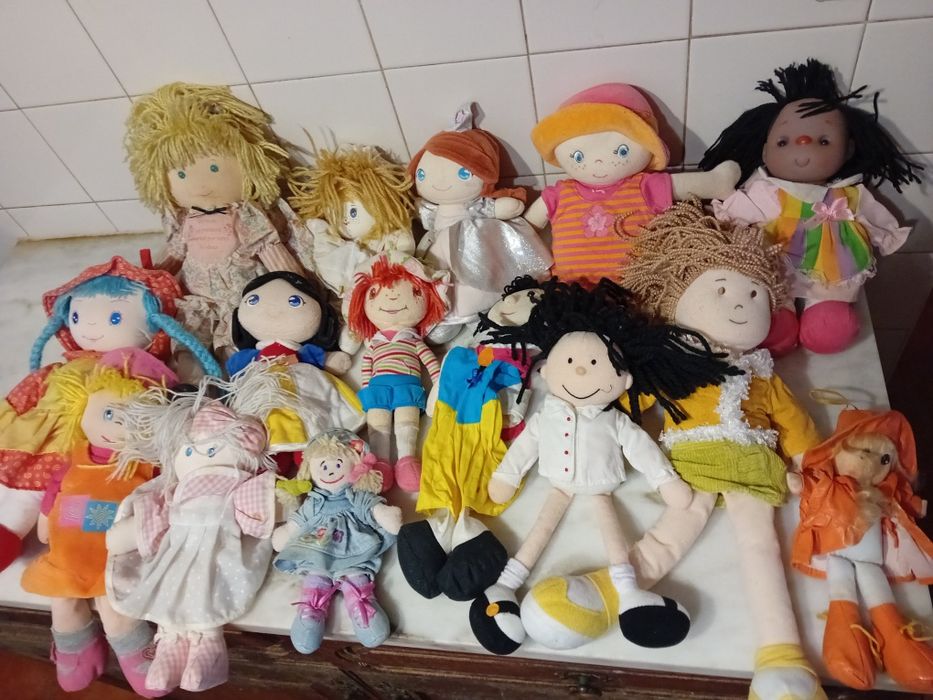 Conjunto de 15 Bonecas em Pano/Peluche