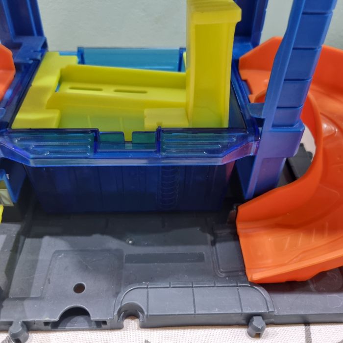 Hot Wheels Myjnia samochodowa + autko zmieniające kolor