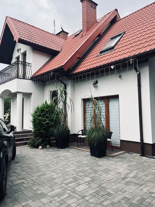 Dom z halą usługową