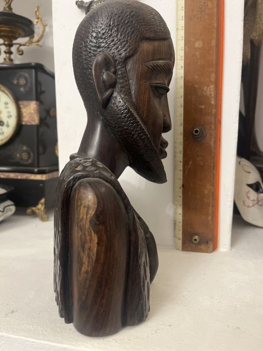 Stara drewniana figurka