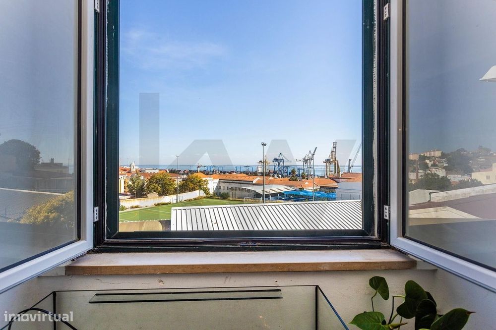 T1 com vista frontal de rio