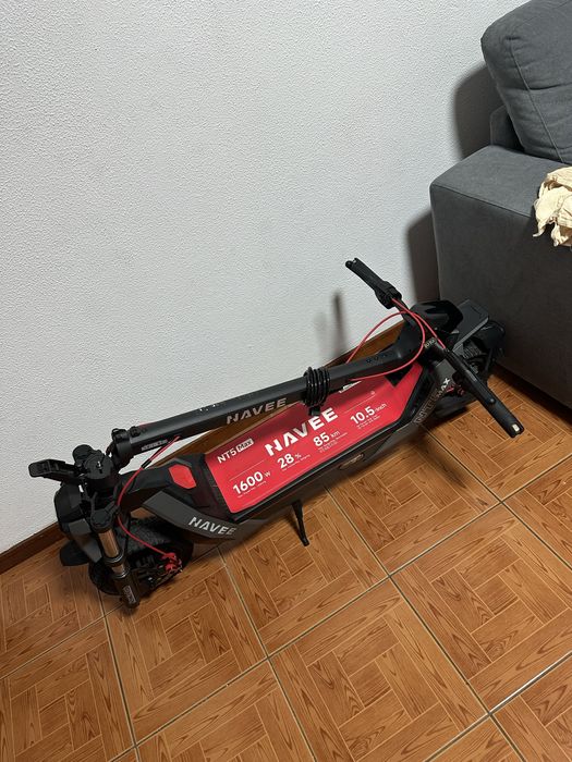 Trotinete Elétrica Usada como Nova + Cadeado e Carregador