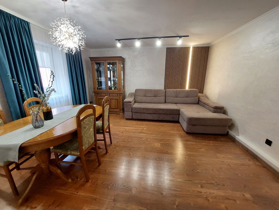 Продаж частини будинку в Луцьку!