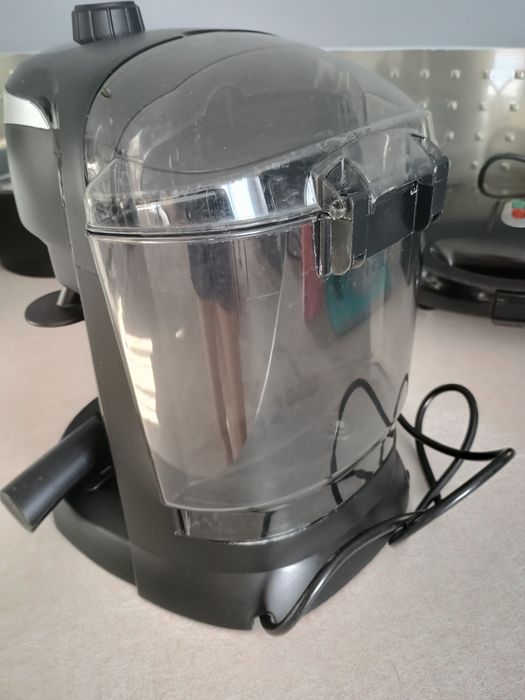 Ekspres kolbowy do kawy De'Longhi