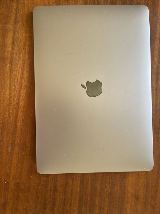 MacBook Air (2022) M1 8GB