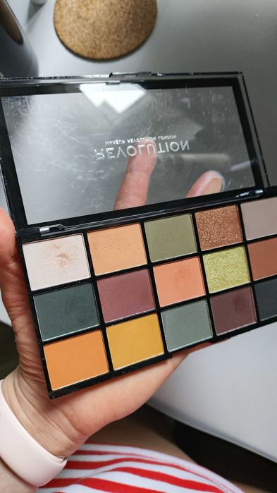 Paletka cieni Revolution Reloaded - stan bdb