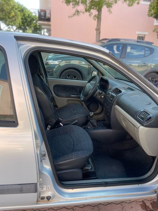 Renault Clio — fotografia 4