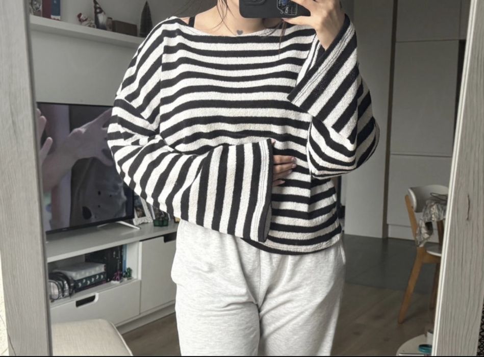Sweterek w paski z szerokimi rękawkami H&M