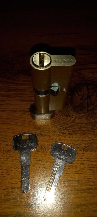 Замок MVM с 2 ключами б/у
