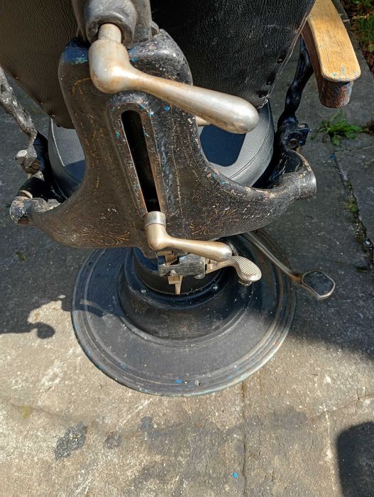 Sprzedam zabytkowy fotel dentystyczny z 1920 roku