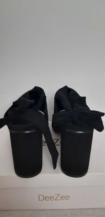 Sandały czarne na słupku