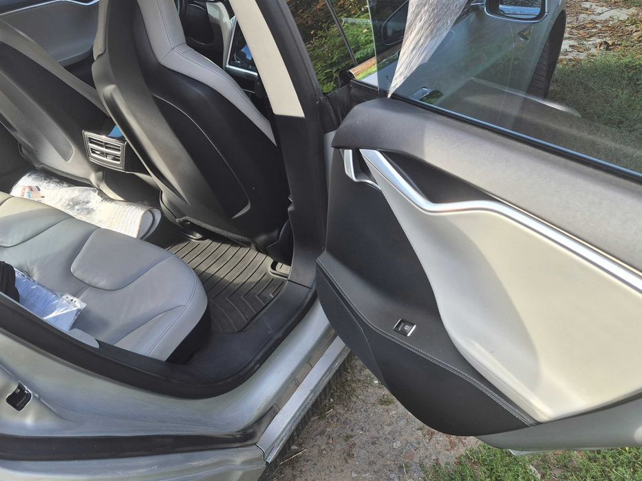 Tesla  Model  S 85