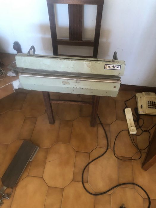 Máquina de soldar plásticos para embalagens
