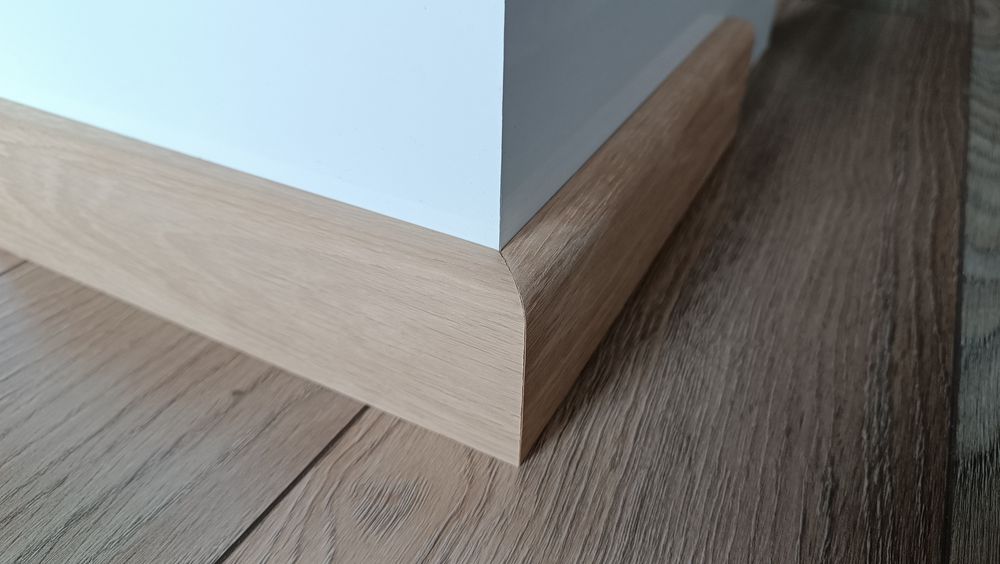 Listwy przypodłogowe dębowe efekt surowego drewna, cokoły