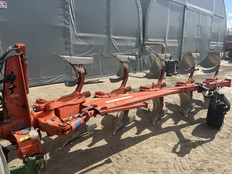 Plug obrotowy Kuhn Multi-Master 122, 5-skibowy (4+1).2012 rok
