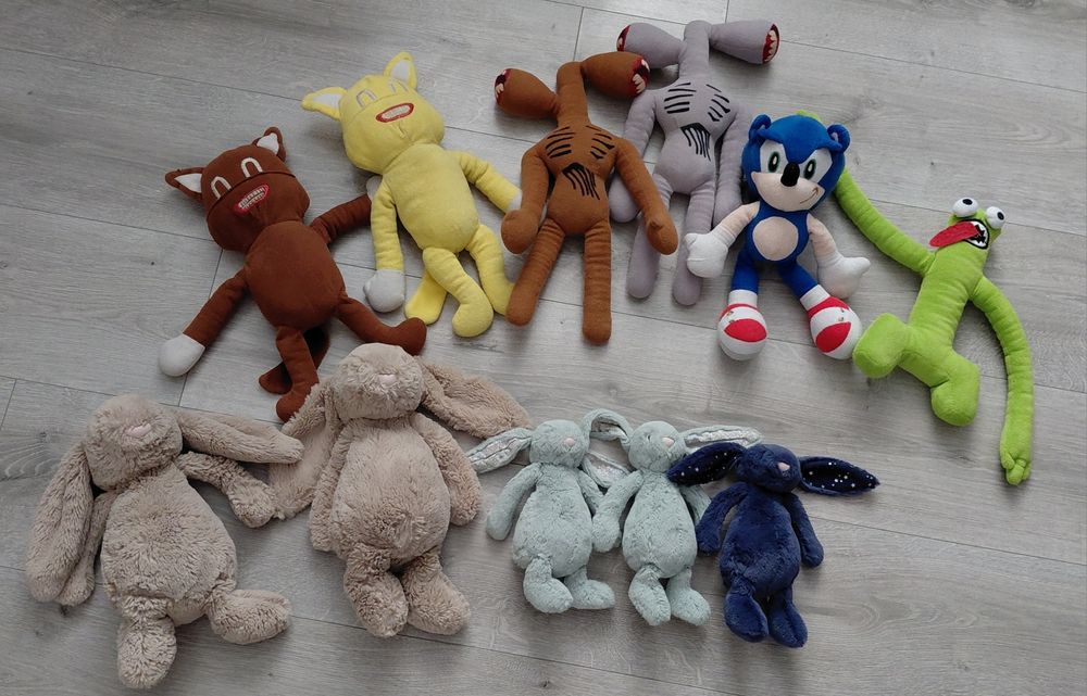 соник, миньены, олень новогодний, сирена головый, кот