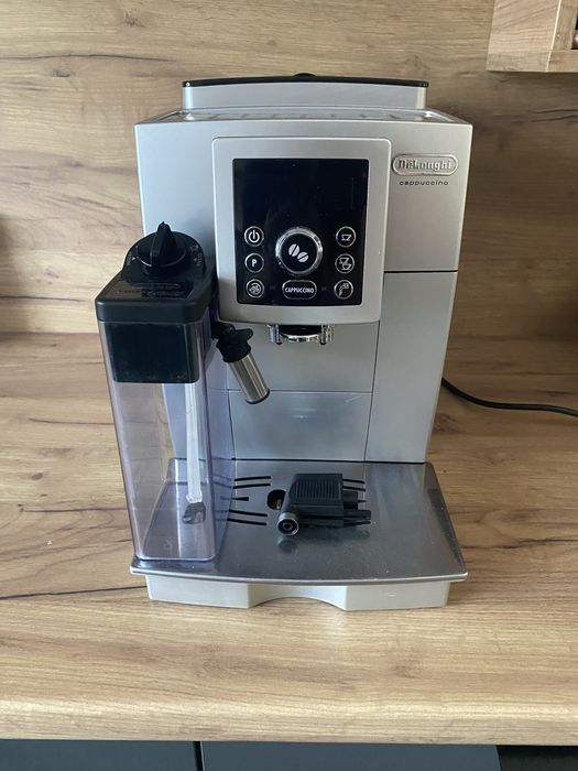 Automatyczny ekspres ciśnieniowy DeLonghi w bardzo dobry stanie.