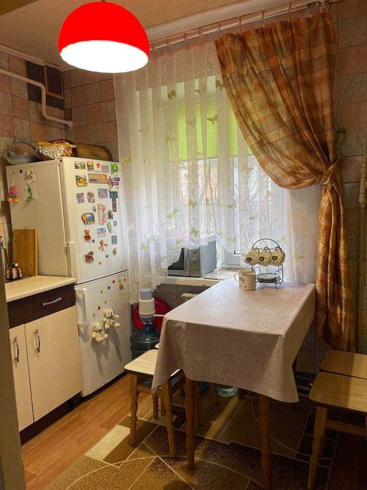 У Центрі селища Буди шикарна 3 кімн. квартира з капітальним ремонтом.