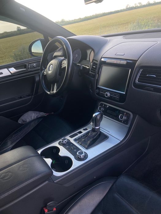 Продам Volkswagen Touareg 2011 року 3.0 дизель.