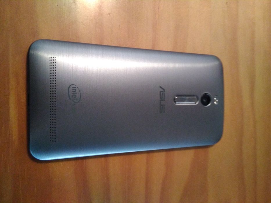 ASUS Zenfone 2 - 4Gb RAM Para peças