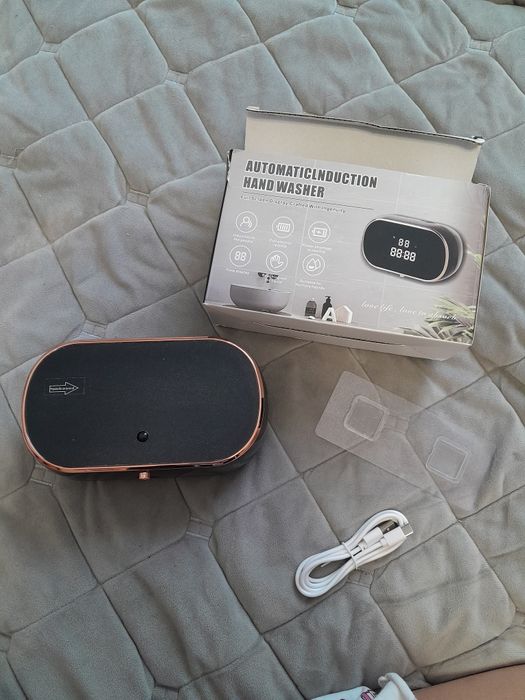 Автоматичний дозатор мила